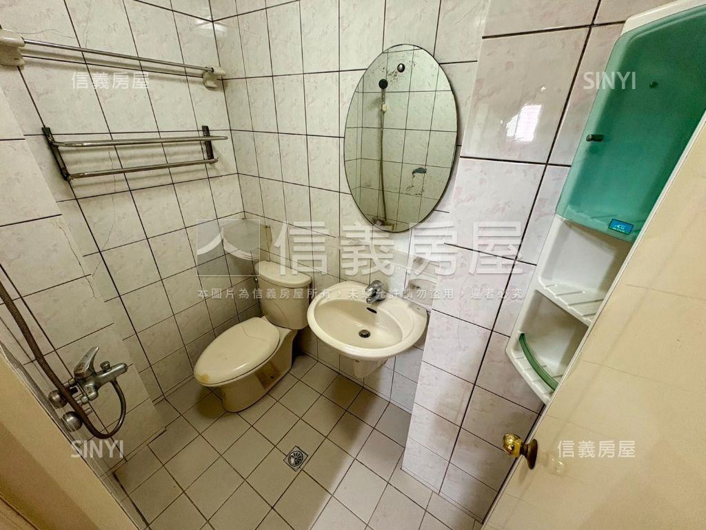 蘆洲長安華廈電梯四房房屋室內格局與周邊環境