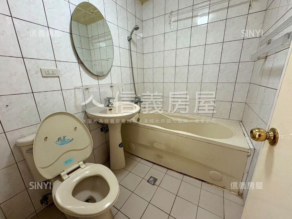 蘆洲長安華廈電梯四房房屋室內格局與周邊環境