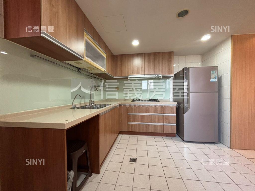 華清大四房房屋室內格局與周邊環境