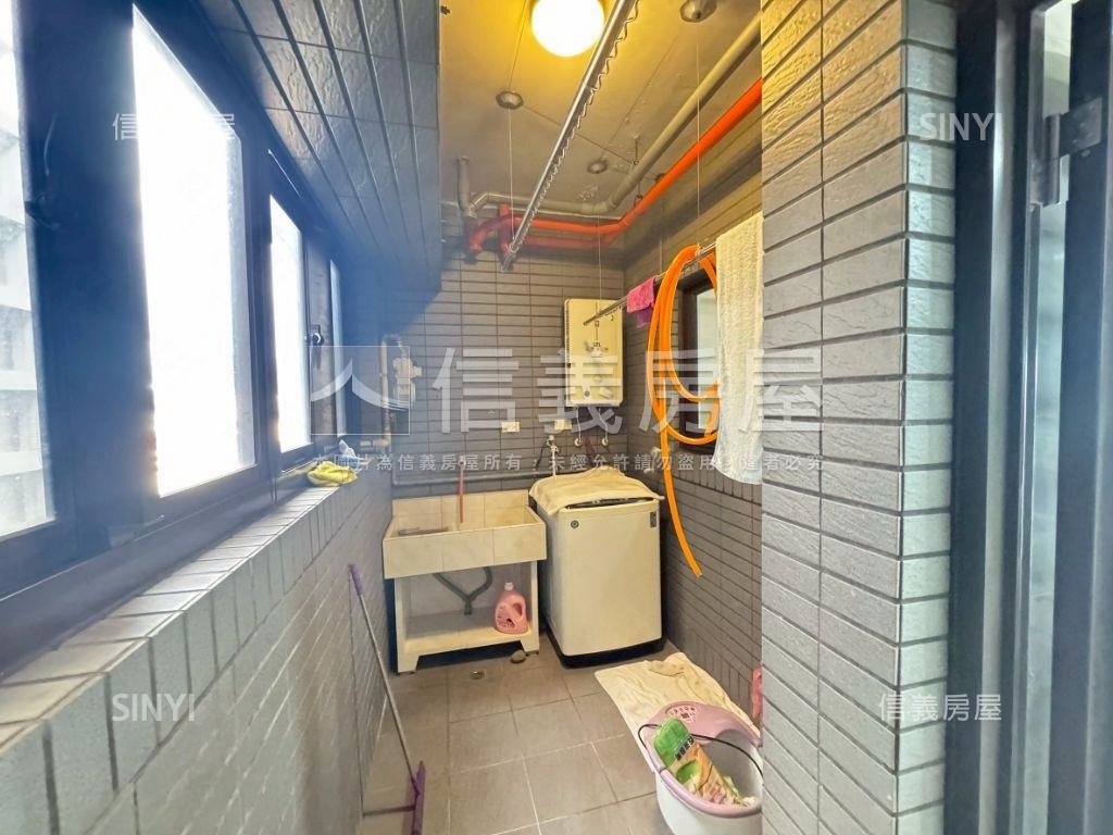 高樓景觀三房車位房屋室內格局與周邊環境