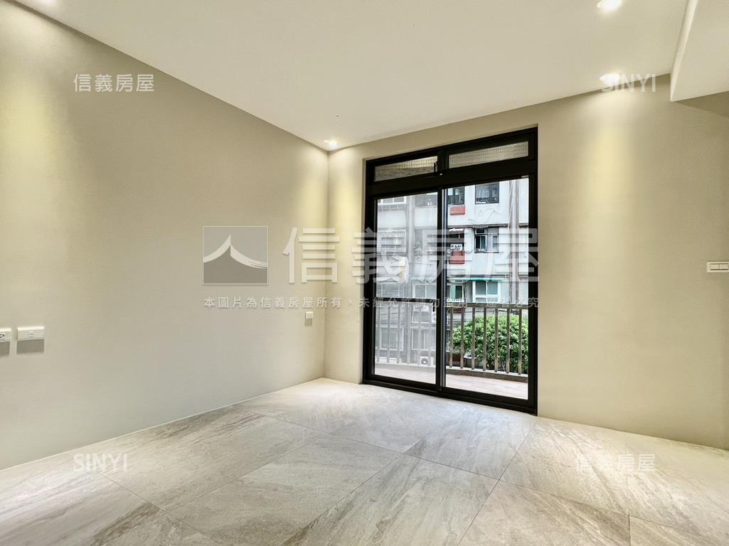 近捷運面公園電梯３主臥房屋室內格局與周邊環境