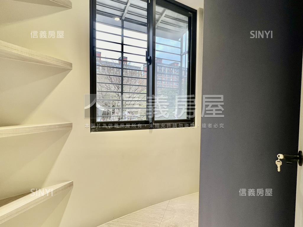 近捷運面公園電梯３主臥房屋室內格局與周邊環境