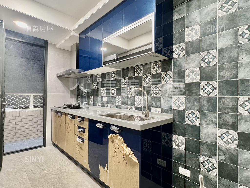 近捷運面公園電梯３主臥房屋室內格局與周邊環境