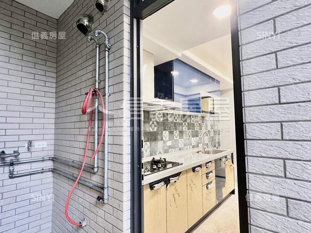 近捷運面公園電梯３主臥房屋室內格局與周邊環境