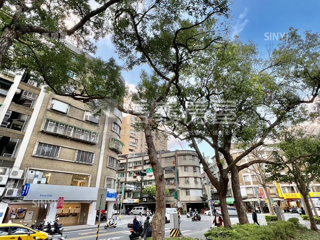 近捷運面公園電梯３主臥房屋室內格局與周邊環境