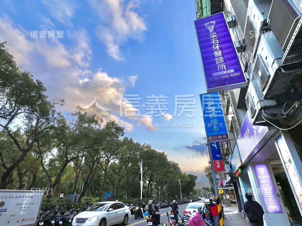 近捷運面公園電梯３主臥房屋室內格局與周邊環境