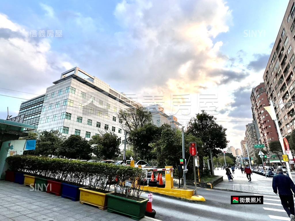 近捷運面公園電梯３主臥房屋室內格局與周邊環境