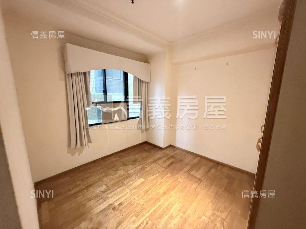 亞灣獨戶大四房三衛雙車位房屋室內格局與周邊環境