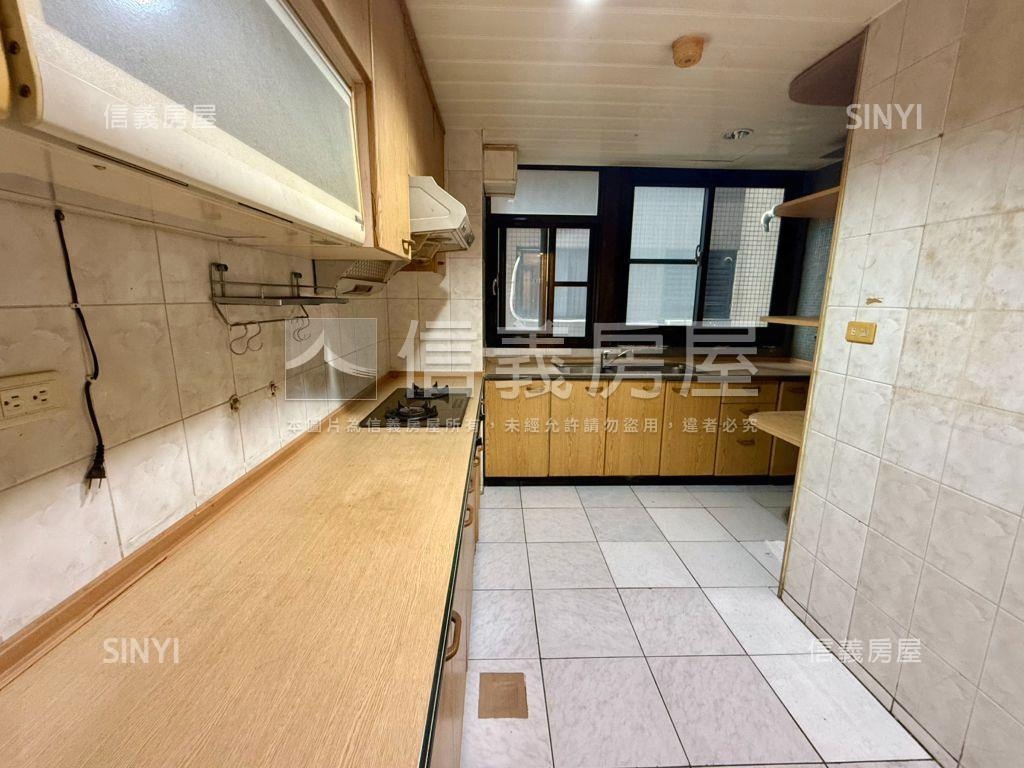 亞灣獨戶大四房三衛雙車位房屋室內格局與周邊環境