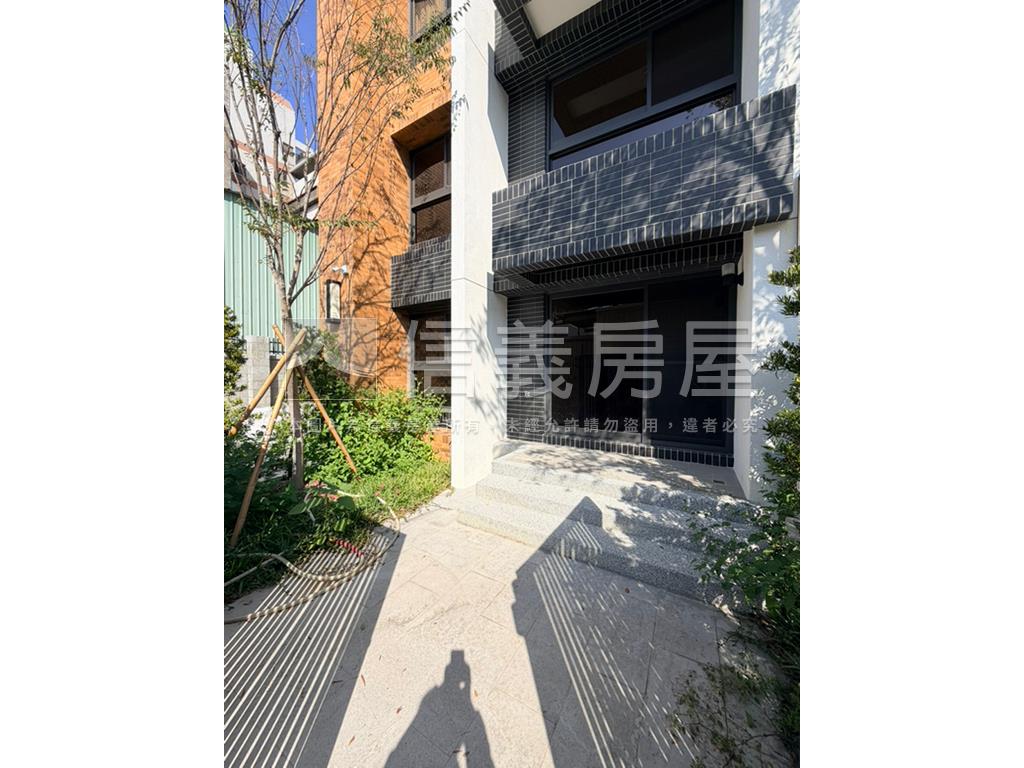 １２淳四房雙車位Ａ房屋室內格局與周邊環境