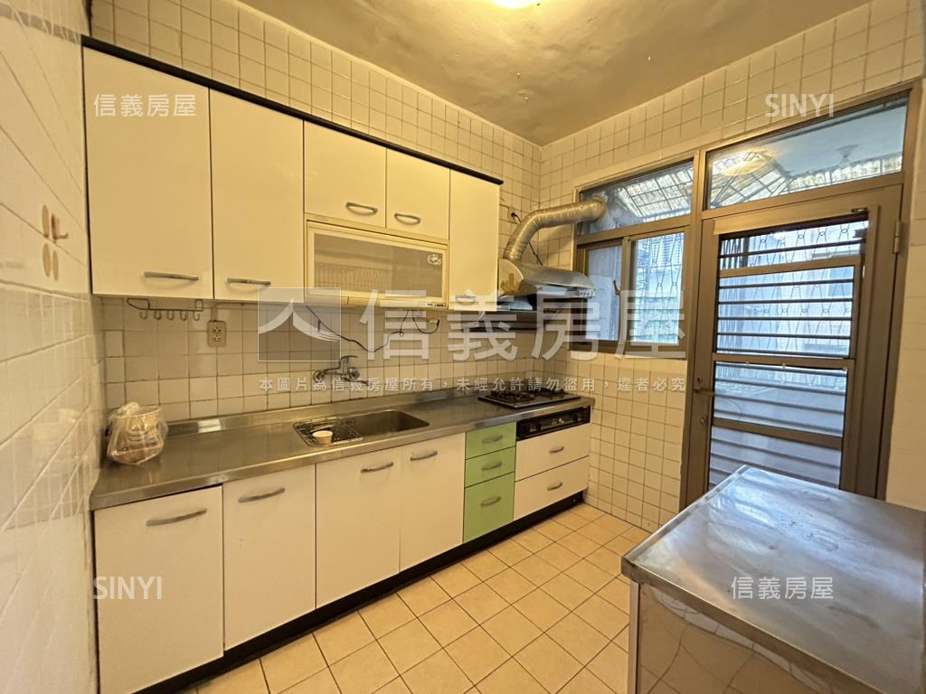 正景華街黃金公寓三樓房屋室內格局與周邊環境