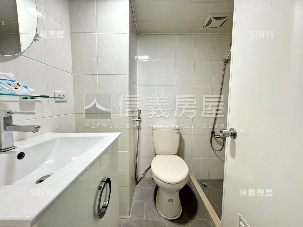 近忠孝夜市邊間採光美四房房屋室內格局與周邊環境