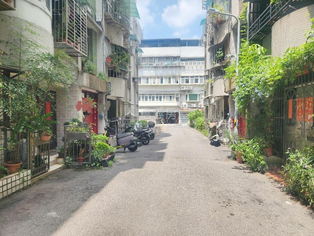 天母美裝公寓三樓房屋室內格局與周邊環境