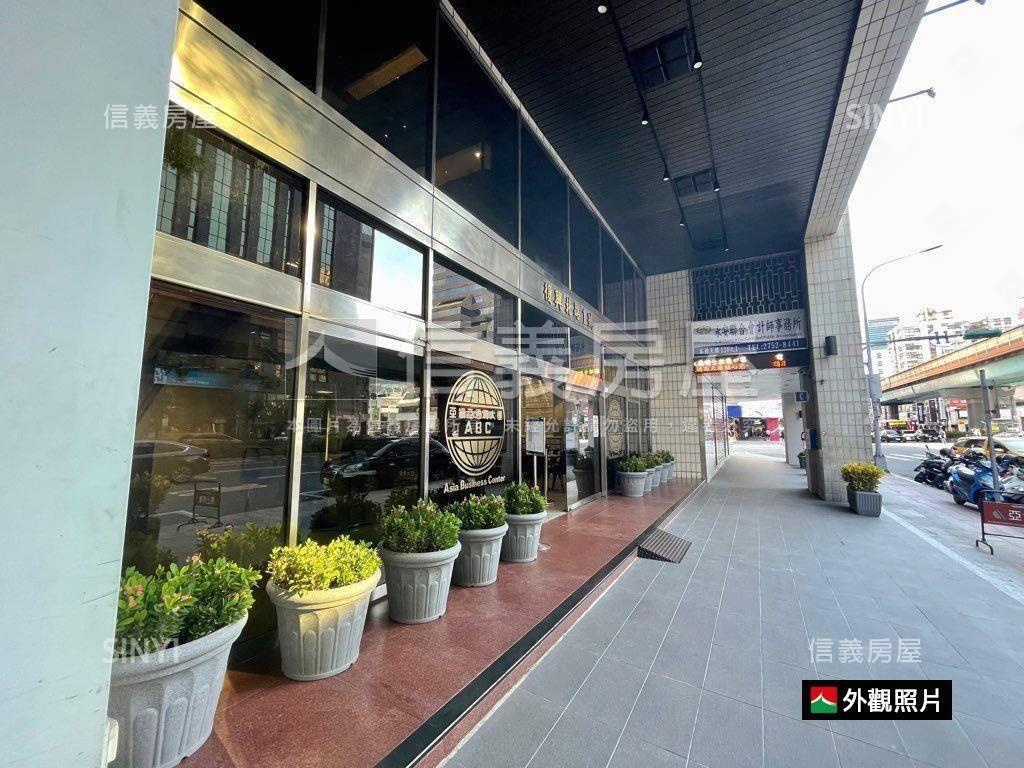 三角窗超大面寬店面房屋室內格局與周邊環境