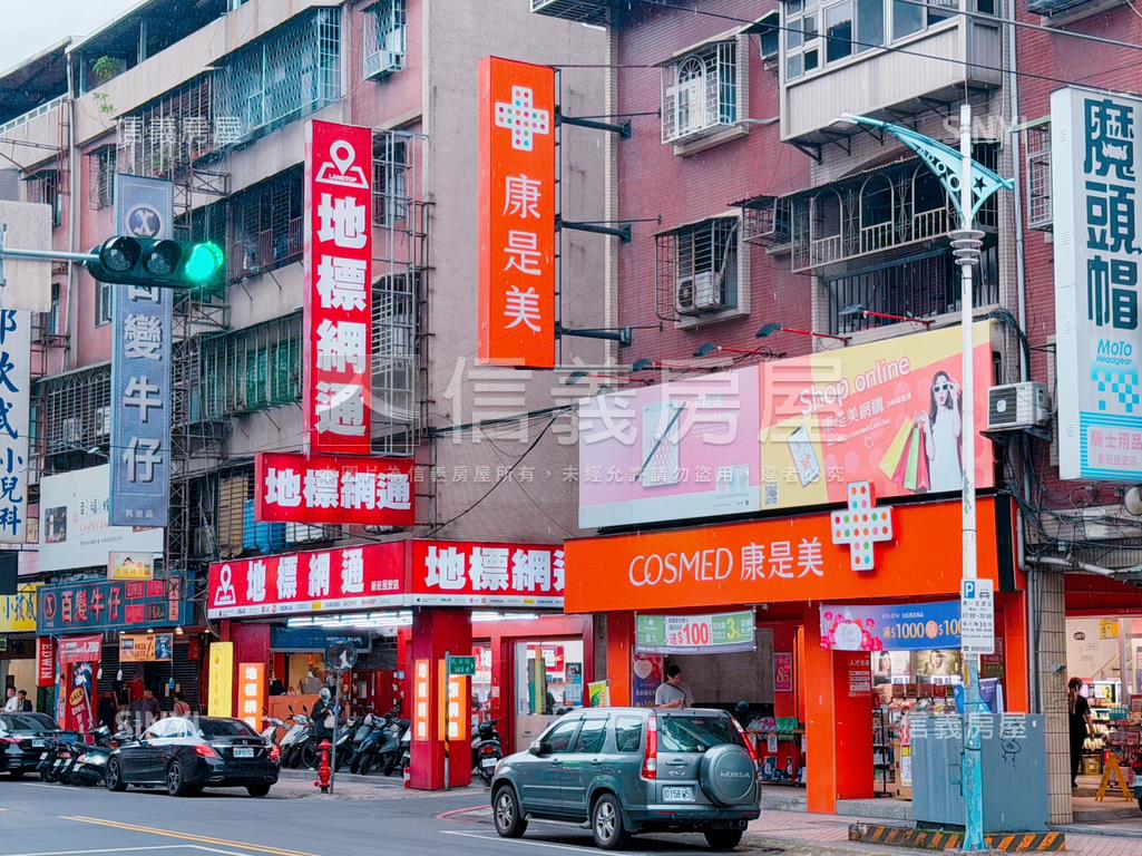 鴻金寶旁三角窗康是美房屋室內格局與周邊環境