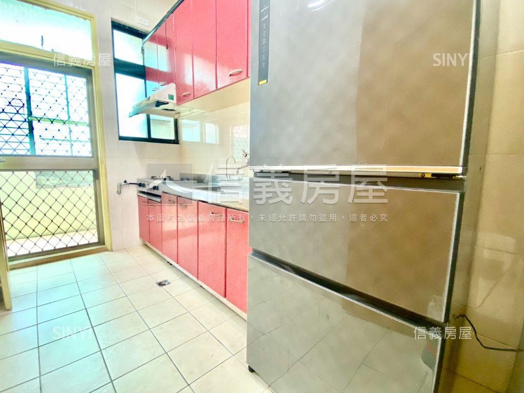 近未來捷運，四面採光房屋室內格局與周邊環境