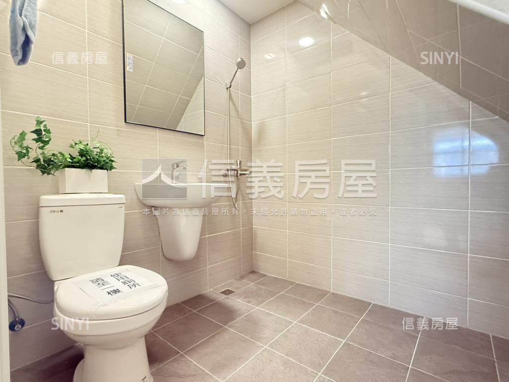 大橋國中！傳統美裝潢車墅房屋室內格局與周邊環境