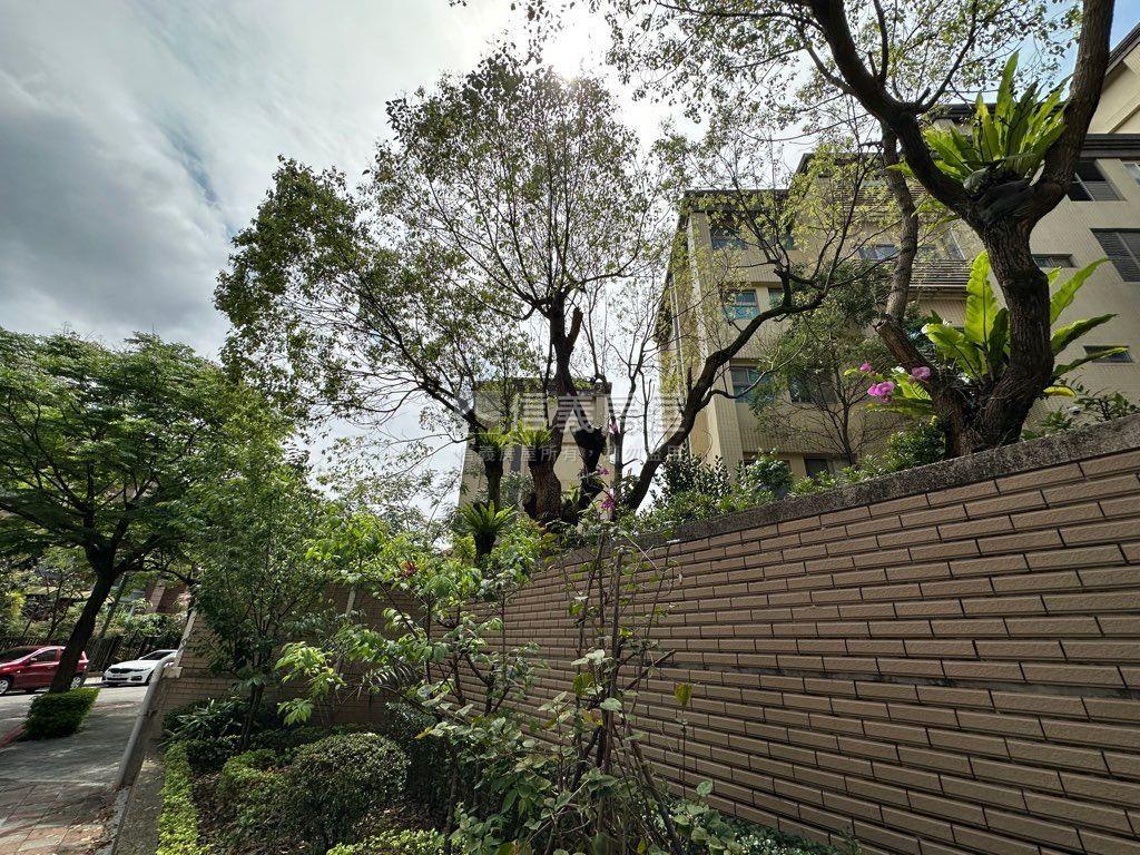 綠華濃精緻裝潢美妝別墅房屋室內格局與周邊環境