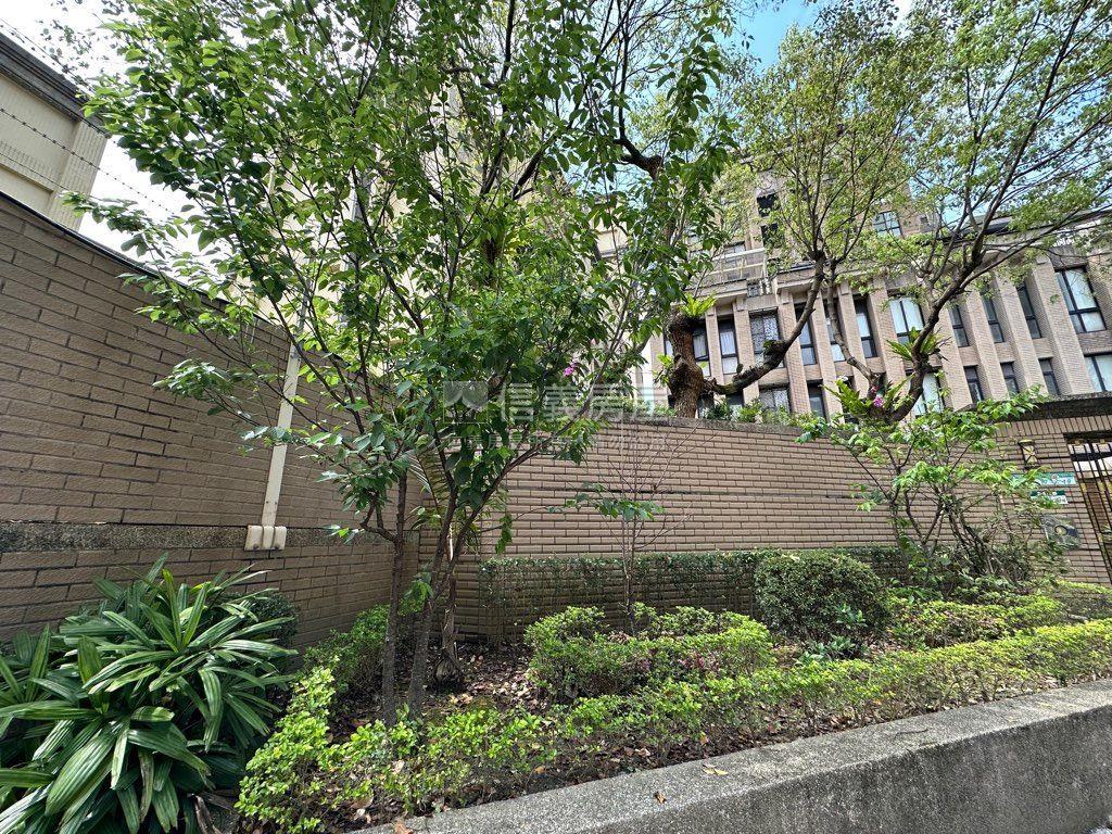 綠華濃精緻裝潢美妝別墅房屋室內格局與周邊環境