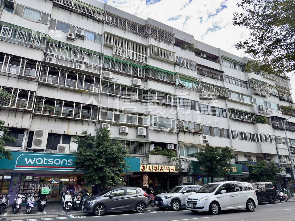 圓山捷運華廈方正三房房屋室內格局與周邊環境