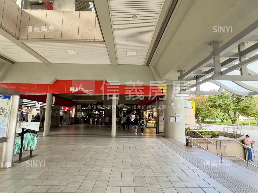 圓山捷運華廈方正三房房屋室內格局與周邊環境