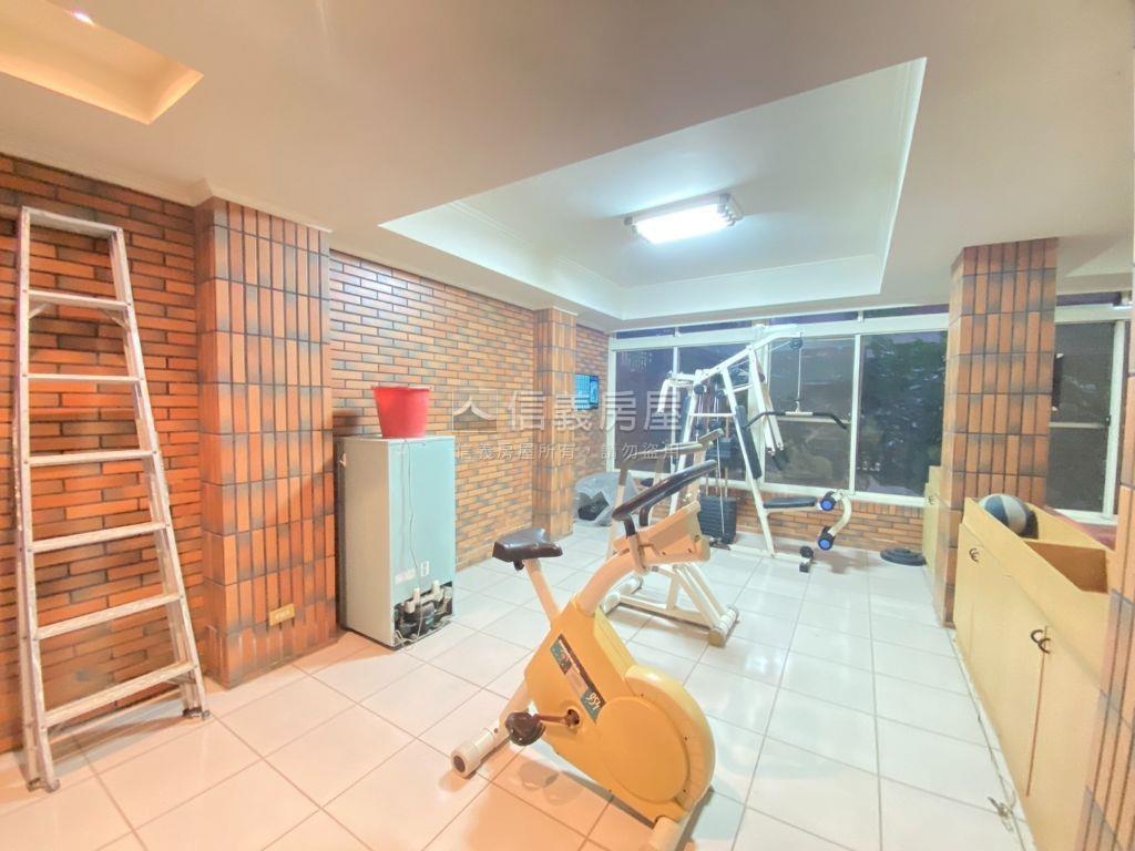 近園區綠景精美小豪宅房屋室內格局與周邊環境