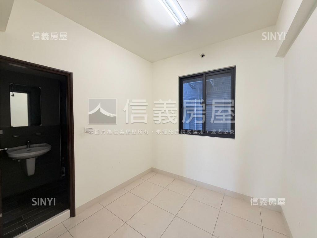 旭盛弄堂臨路車庫透天房屋室內格局與周邊環境