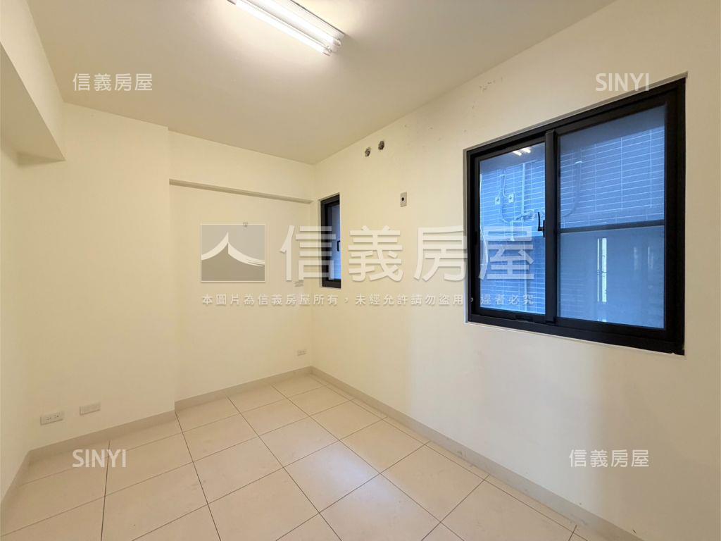 旭盛弄堂臨路車庫透天房屋室內格局與周邊環境