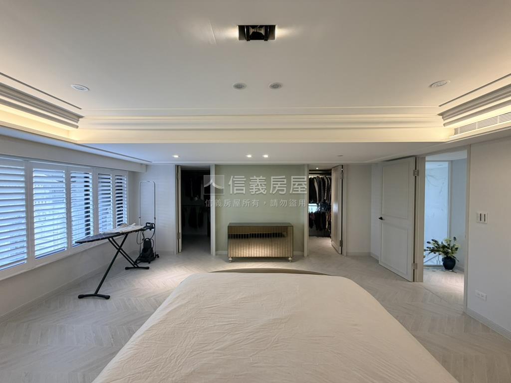 天藝稀有邊間庭院戶雙車位房屋室內格局與周邊環境
