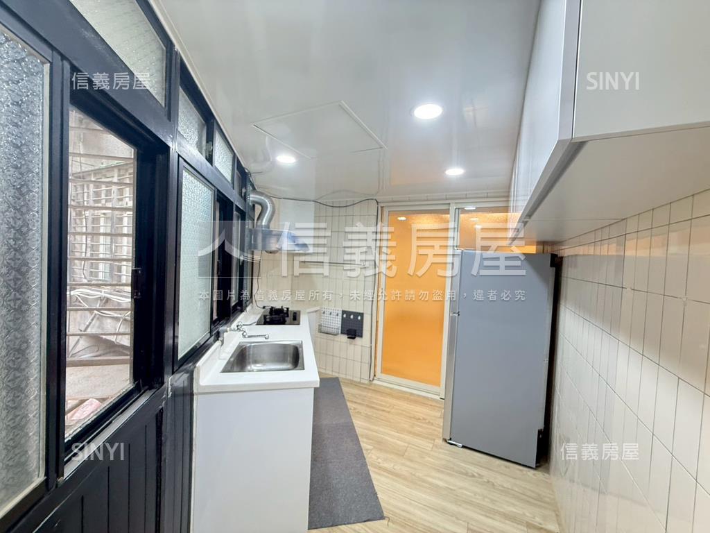 雙敦房衛皆有窗，地點好房屋室內格局與周邊環境