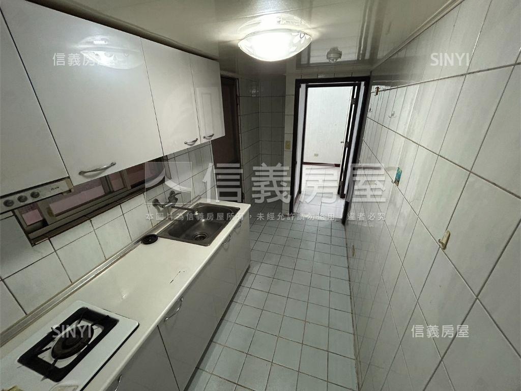 虎嘯西村邊間美三房房屋室內格局與周邊環境