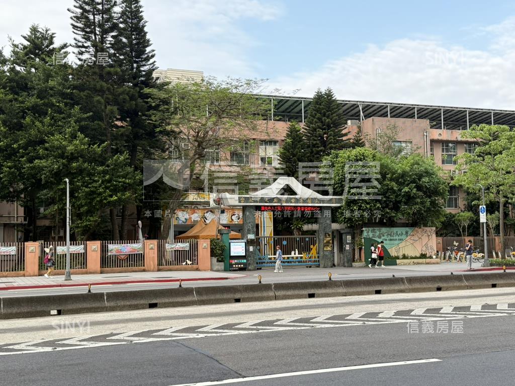 大安ＭＯＮＥＹ前棟高樓房屋室內格局與周邊環境