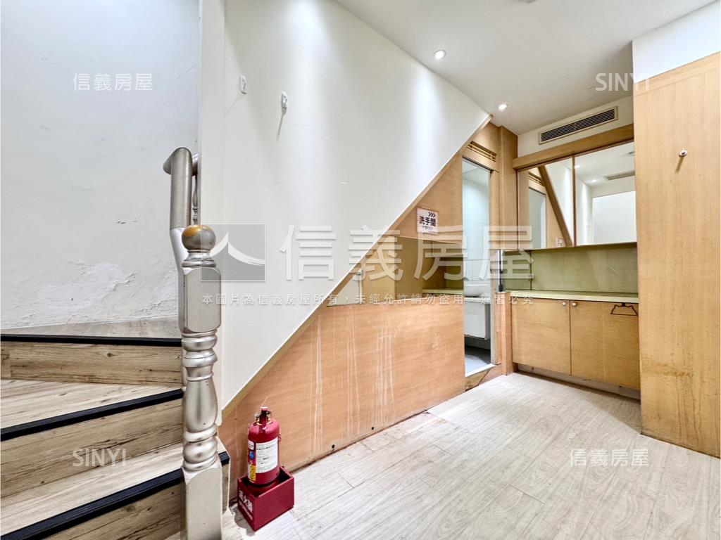 河堤明仁路顯眼金店面房屋室內格局與周邊環境