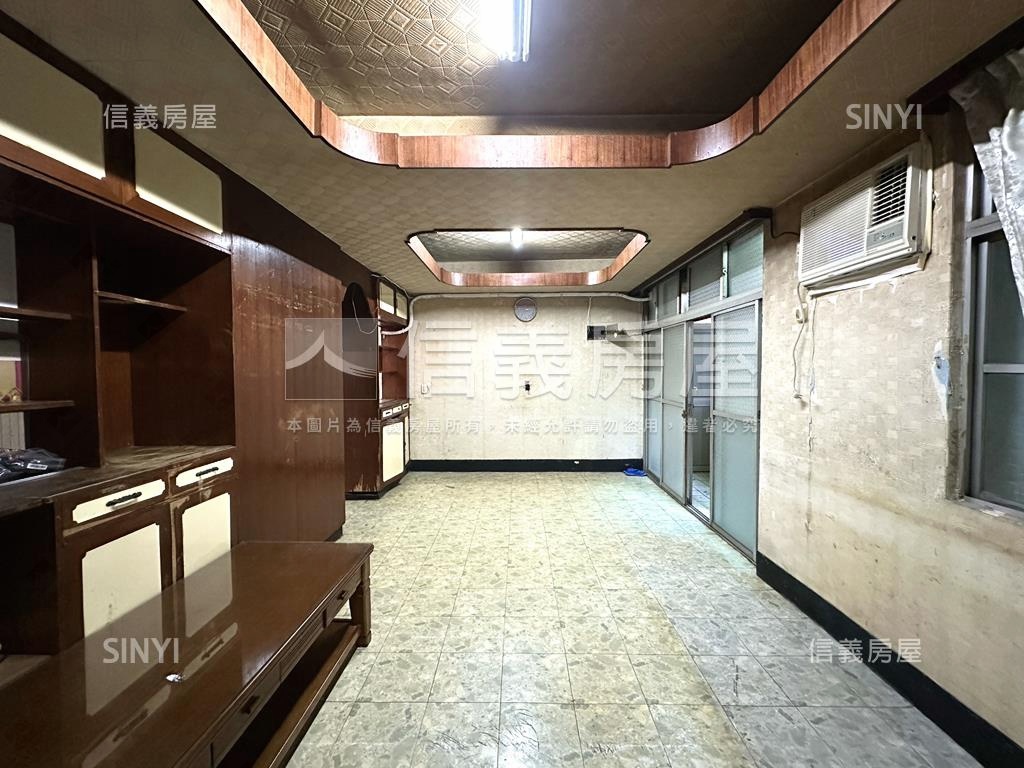 忠孝路免爬高二樓房屋室內格局與周邊環境