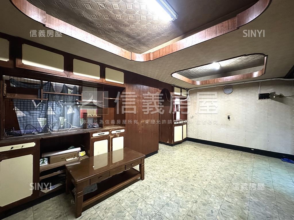 忠孝路免爬高二樓房屋室內格局與周邊環境