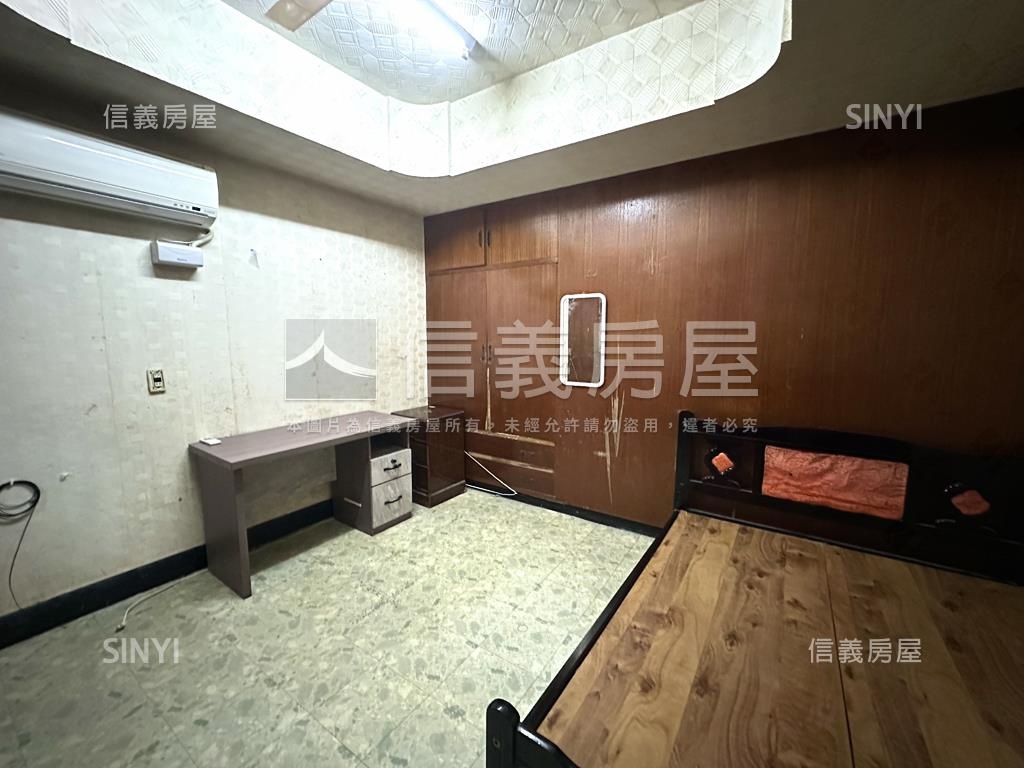 忠孝路免爬高二樓房屋室內格局與周邊環境