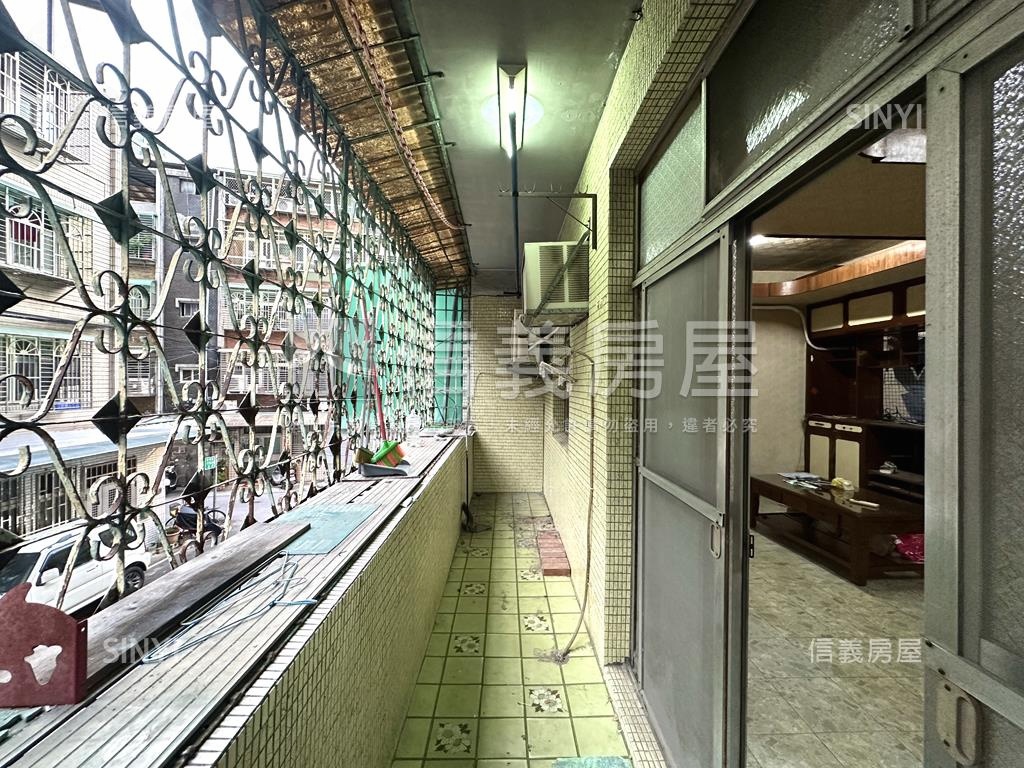 忠孝路免爬高二樓房屋室內格局與周邊環境