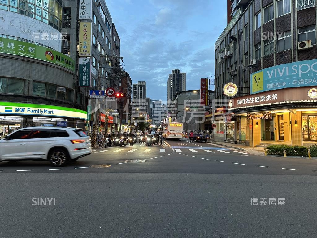 忠孝路免爬高二樓房屋室內格局與周邊環境