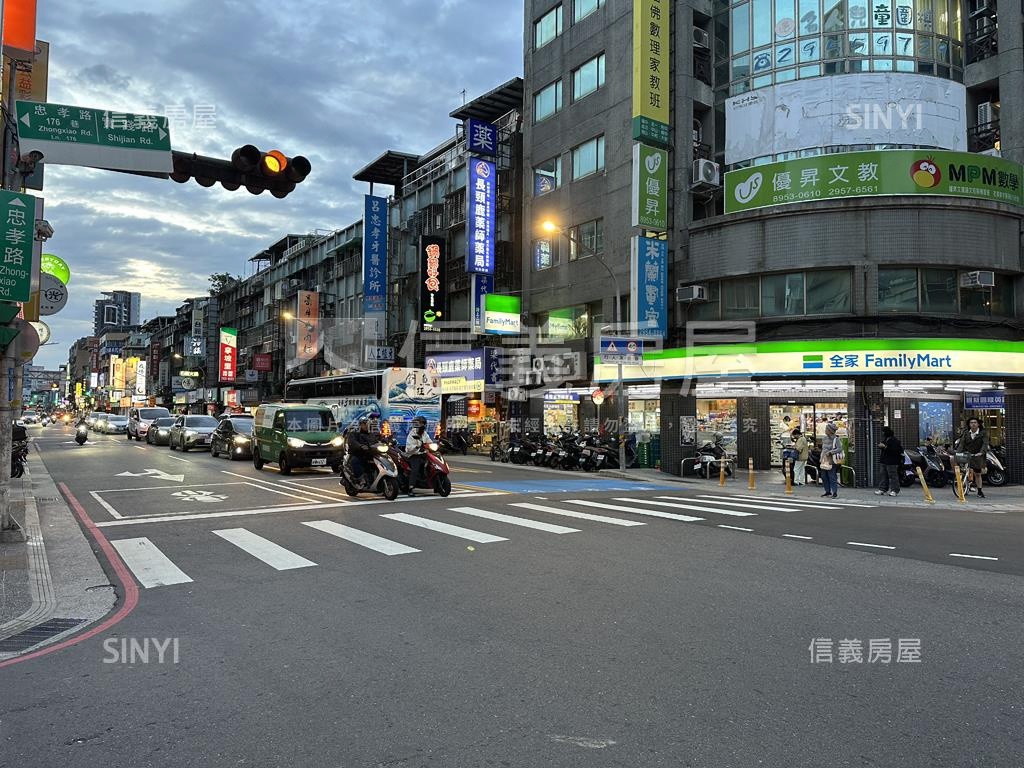 忠孝路免爬高二樓房屋室內格局與周邊環境