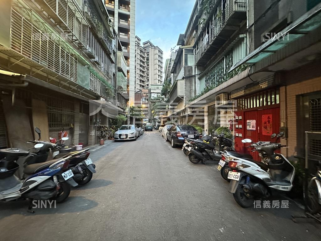 忠孝路免爬高二樓房屋室內格局與周邊環境