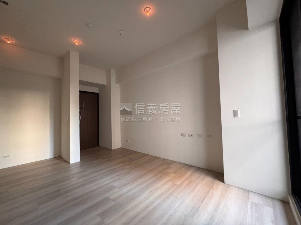 ＤＥ左岸２房車位全新交屋房屋室內格局與周邊環境