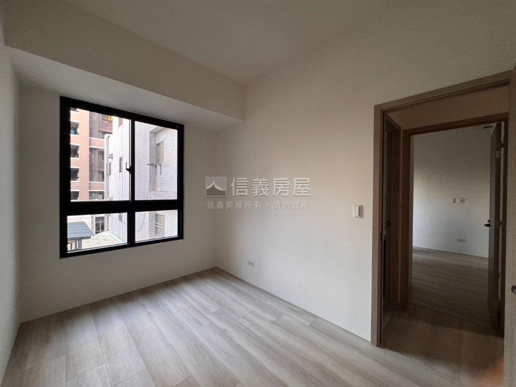 ＤＥ左岸２房車位全新交屋房屋室內格局與周邊環境