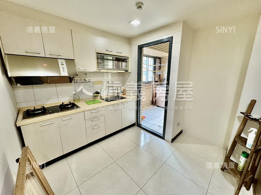 ＧＯＬＦ面公園四房雙車位房屋室內格局與周邊環境