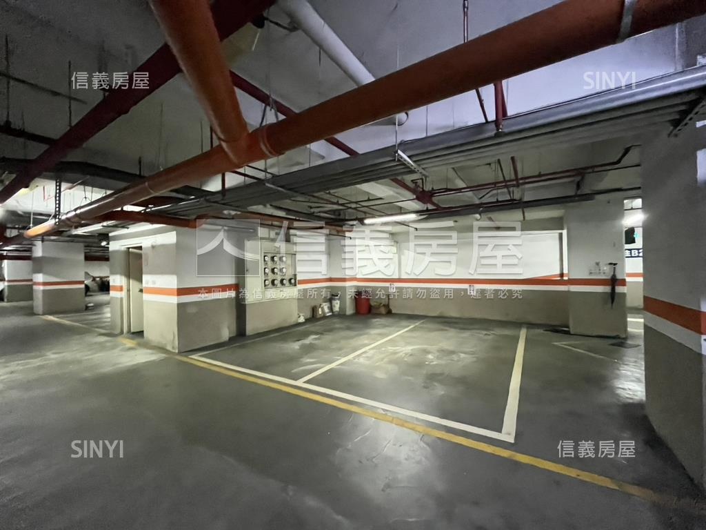 ＧＯＬＦ面公園四房雙車位房屋室內格局與周邊環境