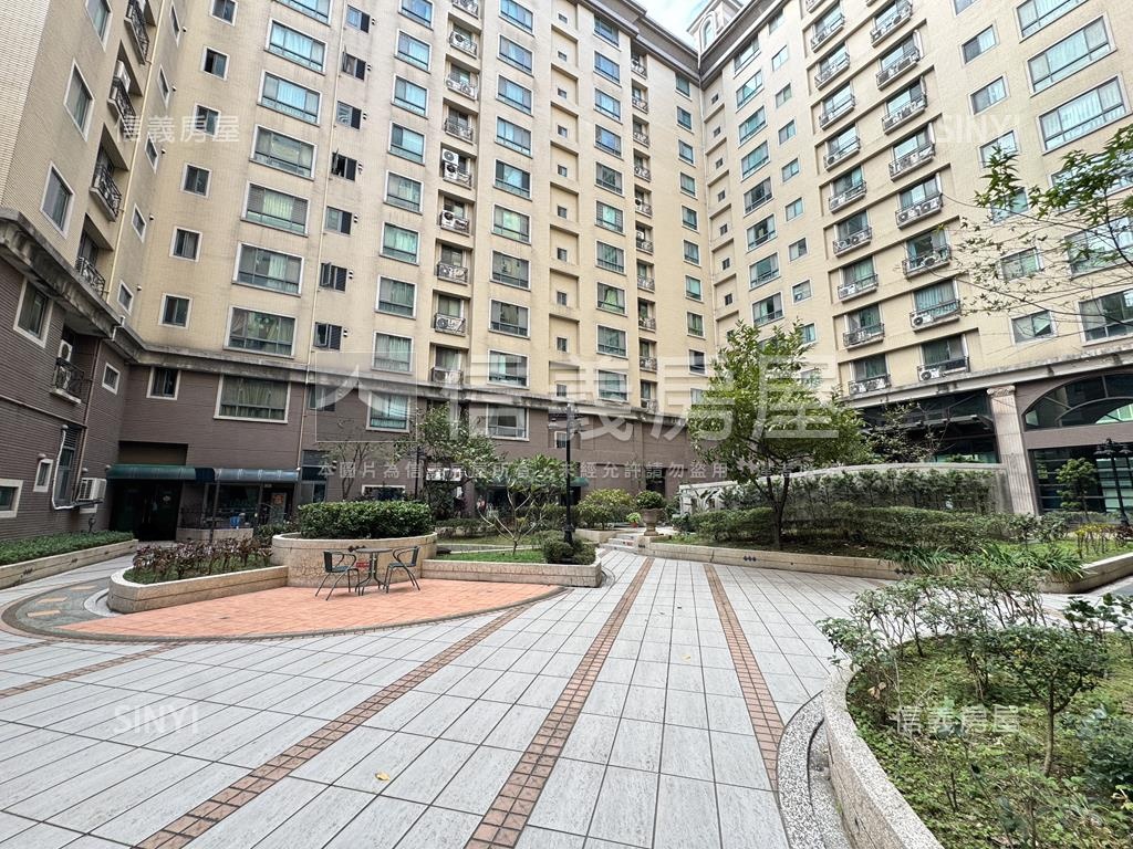 ＧＯＬＦ面公園四房雙車位房屋室內格局與周邊環境