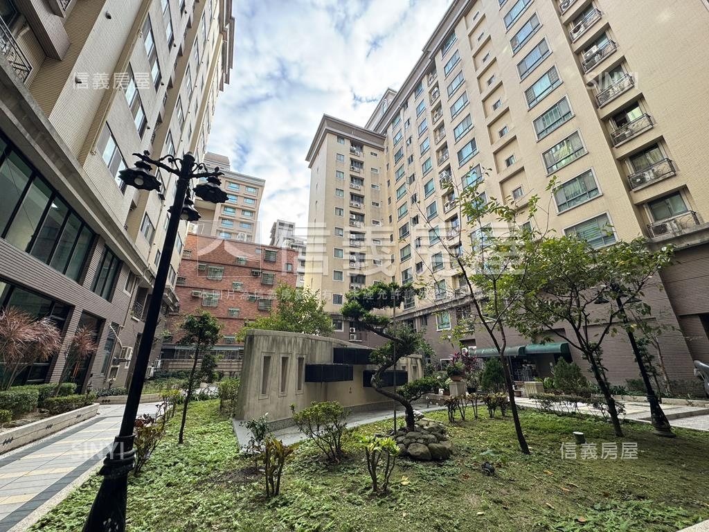 ＧＯＬＦ面公園四房雙車位房屋室內格局與周邊環境