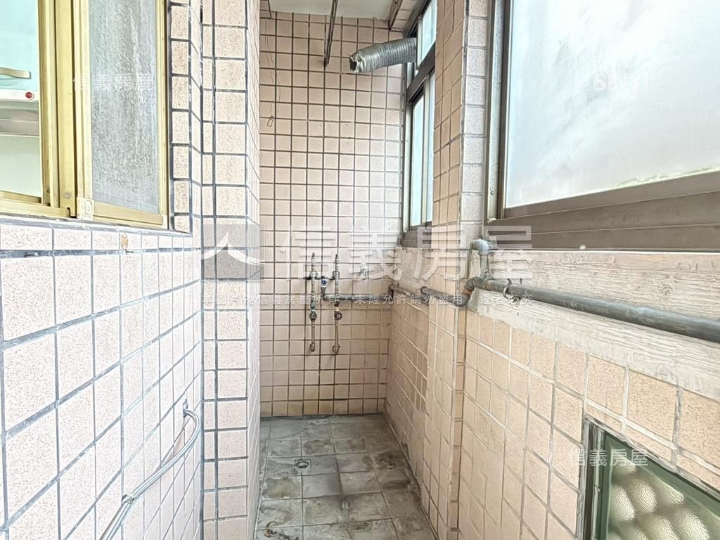大學詩鄉樓中樓房屋室內格局與周邊環境
