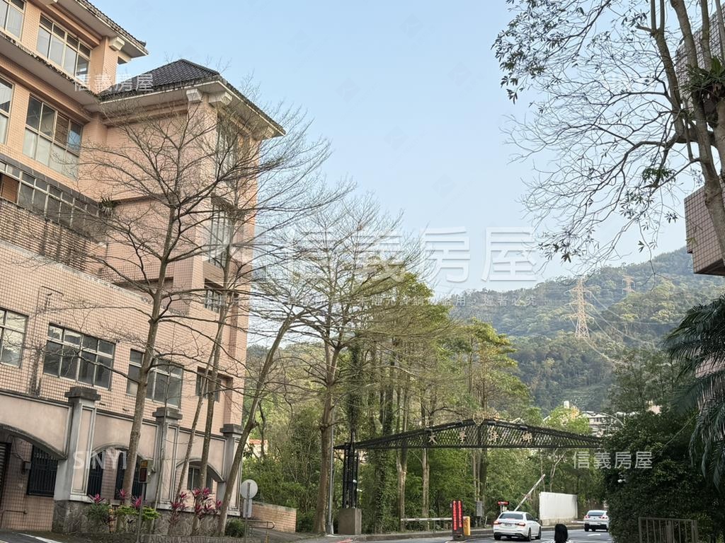 大學詩鄉樓中樓房屋室內格局與周邊環境