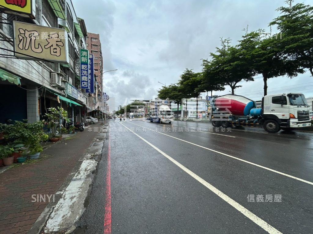 鳳山國中捷運正路邊間透店房屋室內格局與周邊環境