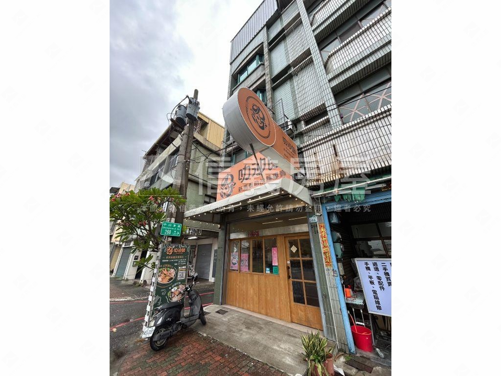 鳳山國中捷運正路邊間透店房屋室內格局與周邊環境